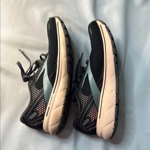 Brooks Ghost 14 Woman’s, size 8.5 Running Sneakers, Black/Pearl/Peach, Preowned - Picture 9 of 15